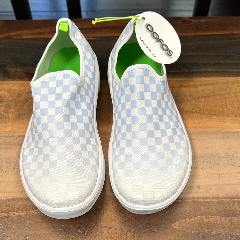 OOFOS Women OOMG EEZEE Checkered Slip-On Sneakers - White and light purple